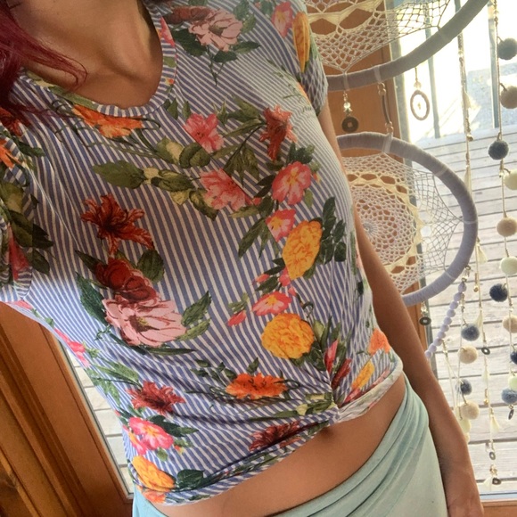 Floral crop top - Picture 2 of 3